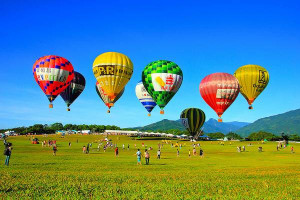 台東熱氣球嘉年華起飛啦！當熱氣球飛上空的那一刻，夢想也就實現了！