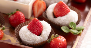 草莓控不想說的秘密甜點！後媽家「草莓胖雪娘、草莓盒子」限定開賣，滿餡草莓大口吃超療癒。