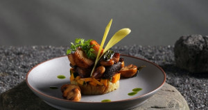 台北蔬食餐酒館！雲川水月Clavius蔬食餐酒館打造全新「蔬食」料理，結合四大裝置藝術讓「茹素」很時尚。