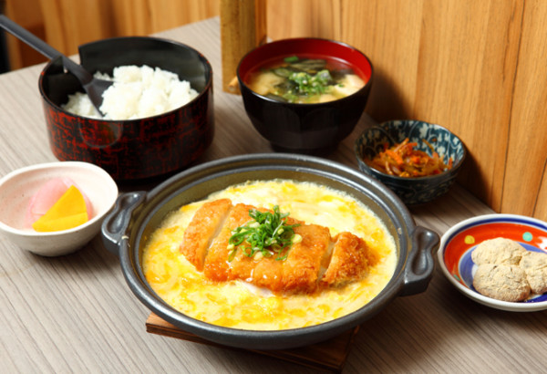 日本媽媽味家庭料理！飯湯漬物無限續加的佛系食堂