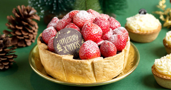 超過20顆的草莓山！草莓控每年必搶「PABLO草莓派對起司塔」強勢回歸，「大草莓、巧克力脆片、半熟起司」一次滿足。