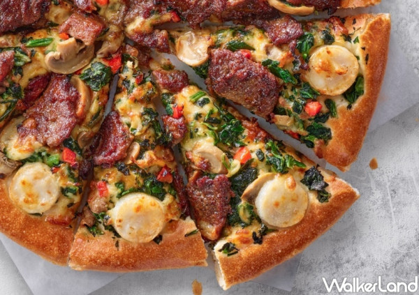 大比薩199元就開吃！必勝客隱藏版口味「海陸饗宴比薩」限定門市開賣，再加碼「大比薩199元優惠」讓比薩控揪團吃爆。