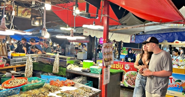 泰國普吉島青蛙夜市！平價、好逛、好吃Chillva Market青蛙夜市，普吉島必逛行程再加1。