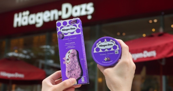 哈根達斯買一送一！哈根達斯聯名Pierre Hermé「香草藍莓馬卡龍冰淇淋」新品聖代、凍飲買一送一。
