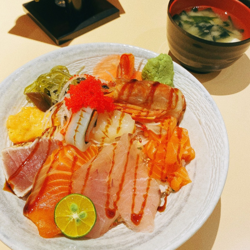 日式定食豪華海鮮丼飯好吃又省荷包的鰻味屋