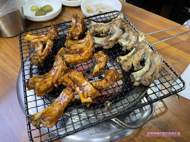 韓國[釜山西面]沒吃你會後悔！釜山烤肋排부산쪽쪽갈비炭火香氣迷人，肉質鮮美～釜山美食必吃 西面站美食
