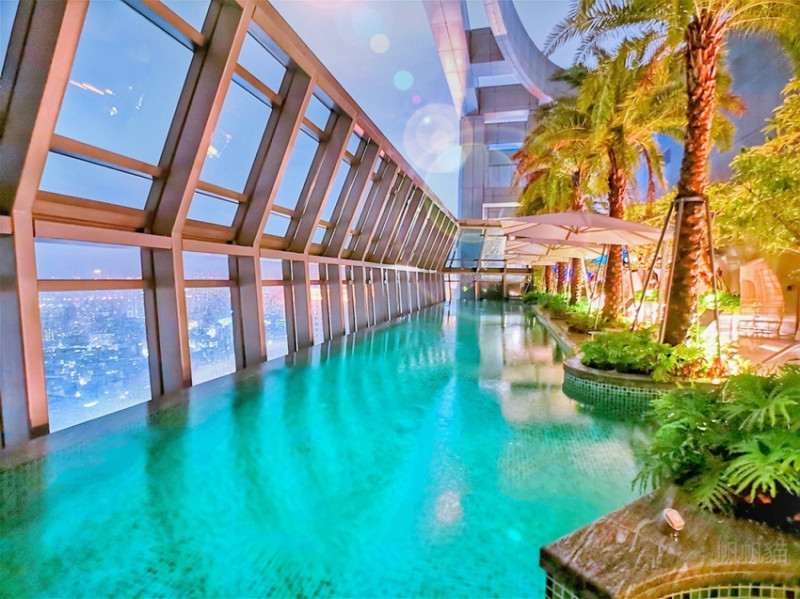 【板橋 住宿】希爾頓酒店 Hilton Taipei 超美！無邊際泳池 俯瞰板橋夜景