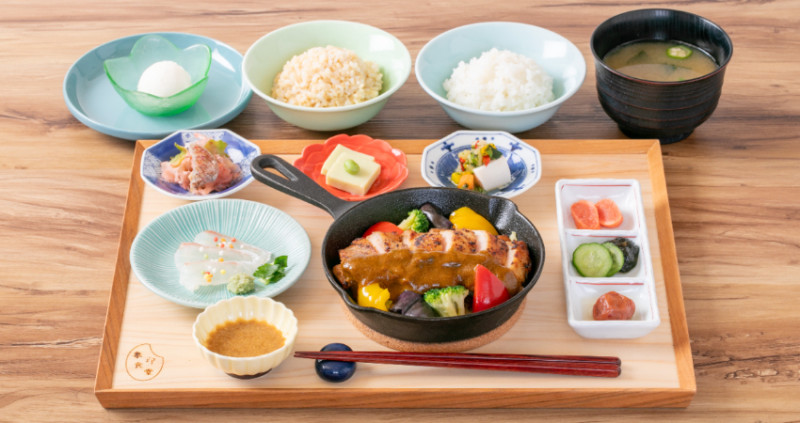 象印就是這麼狂，直接開餐廳了！「象印食堂」全店使用象印IH壓力電子鍋，在大阪店推出夏季新特餐。
